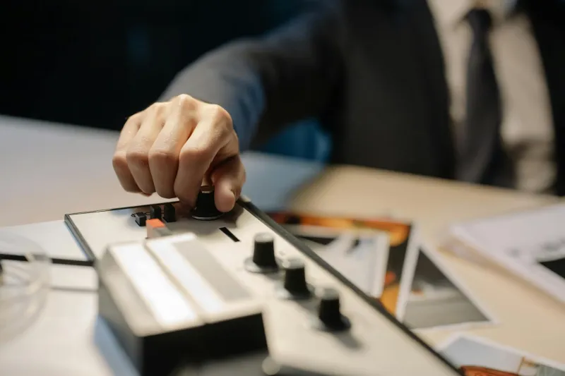 The Truth Machine That Everyone Believes In — Except the Scientists Who Study It